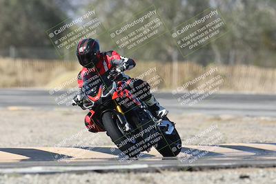 media/Dec-01-2025-Moto Forza (Mon) [[2daa91e15f]]/2-Intermediate Group/Session 3 (Turn 3)/